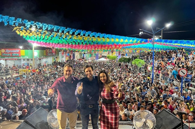 Abertura do XX Festival Junino reúne milhares de pessoas em São Miguel do Tapuio (PI)